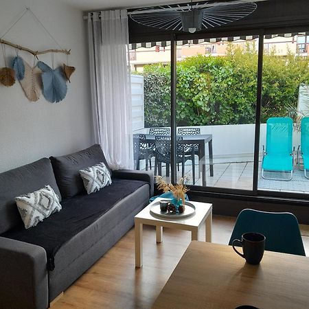 Appartement Joli 2 pièces sur le port avec piscine, terrasse, parking à Capbreton Extérieur photo