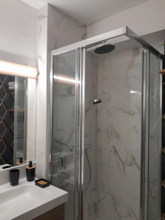 Appartement Joli 2 pièces sur le port avec piscine, terrasse, parking à Capbreton Extérieur photo