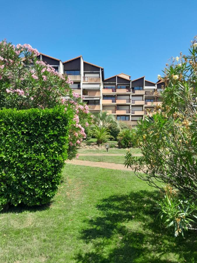 Appartement Joli 2 pièces sur le port avec piscine, terrasse, parking à Capbreton Extérieur photo