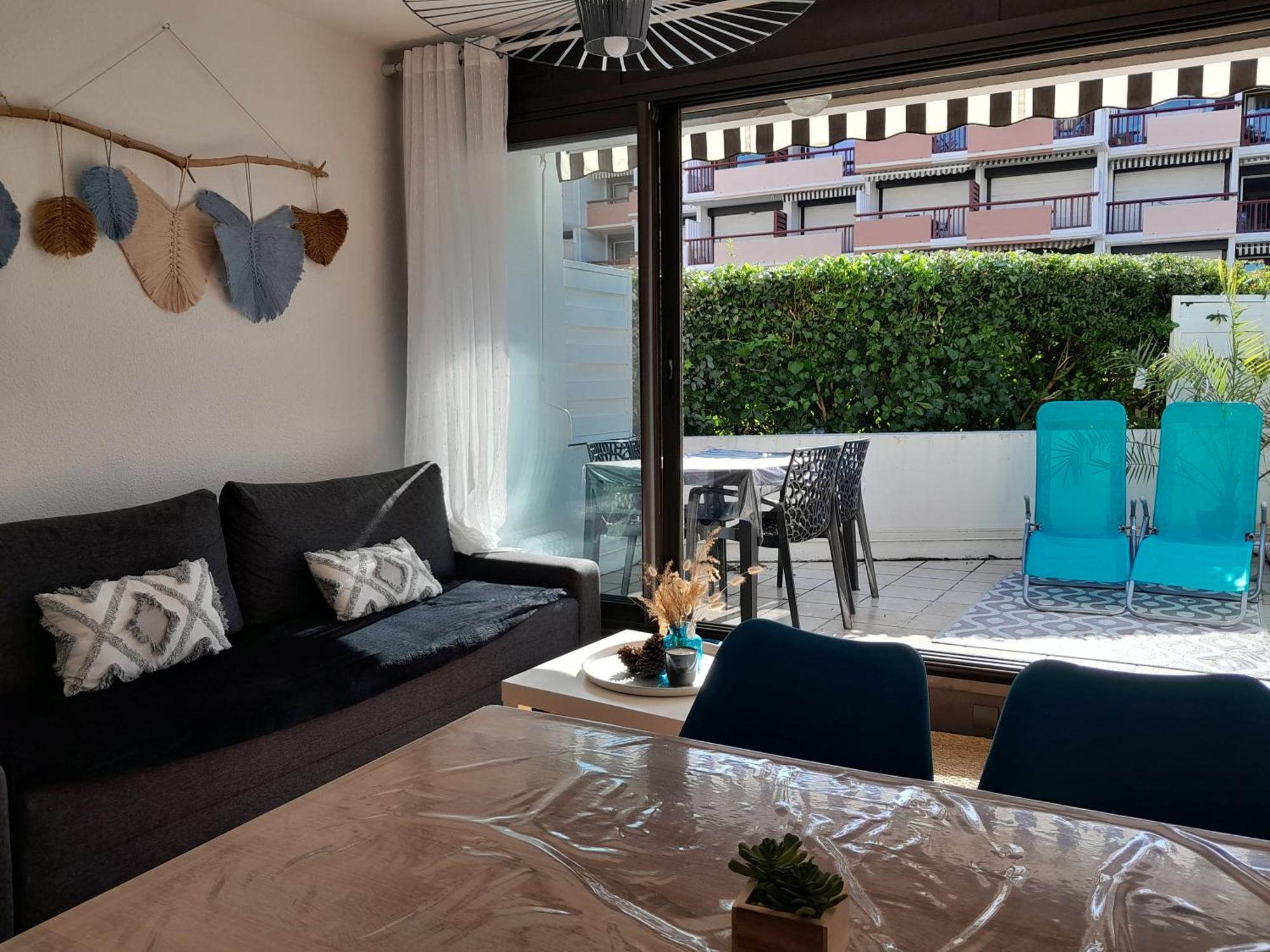 Appartement Joli 2 pièces sur le port avec piscine, terrasse, parking à Capbreton Extérieur photo