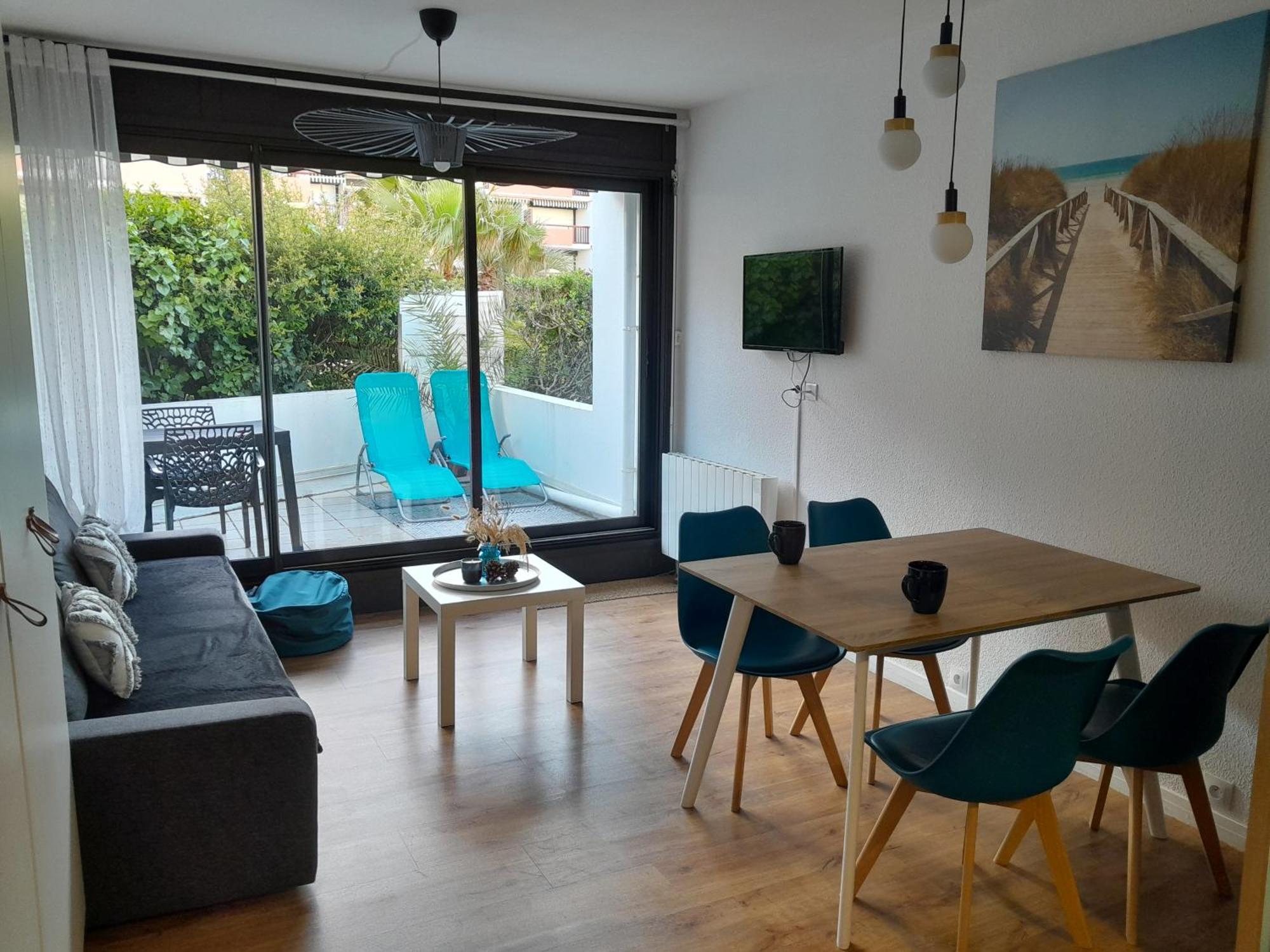 Appartement Joli 2 pièces sur le port avec piscine, terrasse, parking à Capbreton Extérieur photo